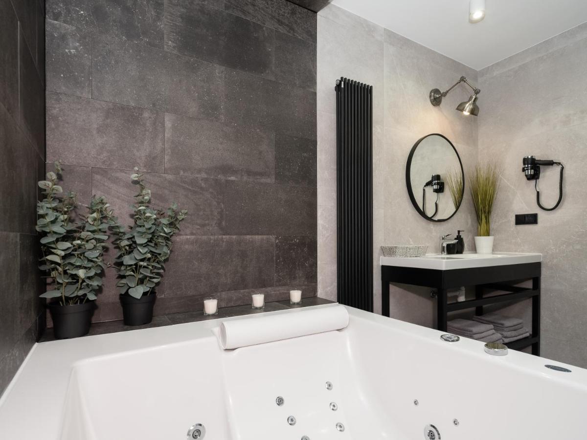 Jacuzzi Apartments Cracovia Exterior foto