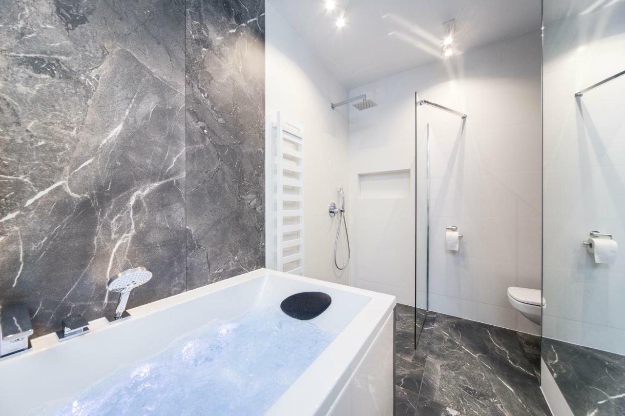 Jacuzzi Apartments Cracovia Exterior foto