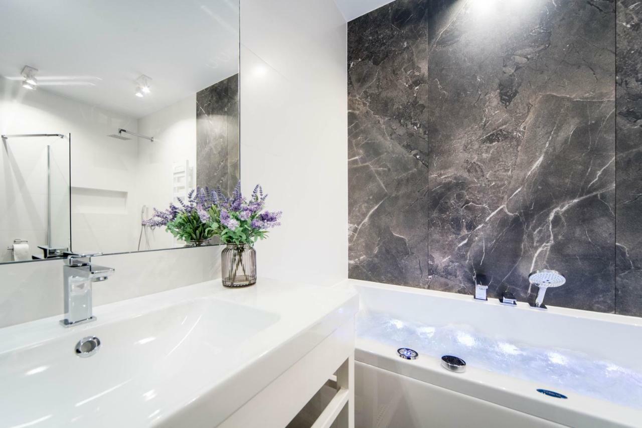 Jacuzzi Apartments Cracovia Exterior foto